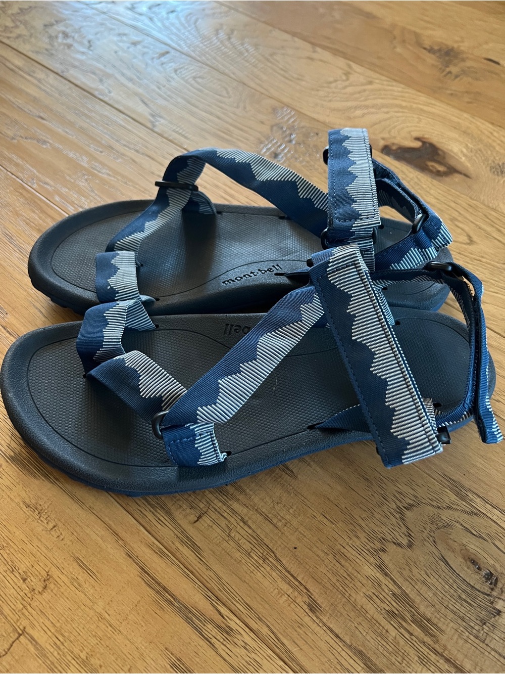 Montbell Split Toe Aqua Gripper Sandals Mens Large (9) Blue Black